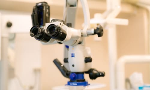 マイクロスコープによる精密な歯科治療